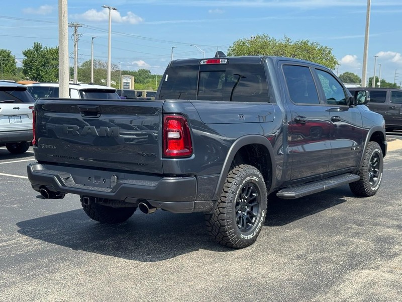 Ram 1500 Vehicle Full-screen Gallery Image 3