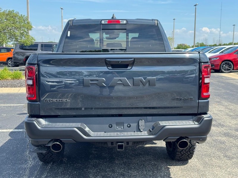 Ram 1500 Vehicle Full-screen Gallery Image 4