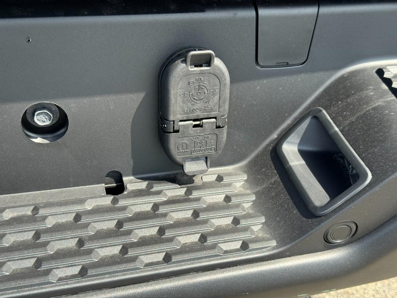 Ram 1500 Vehicle Full-screen Gallery Image 8
