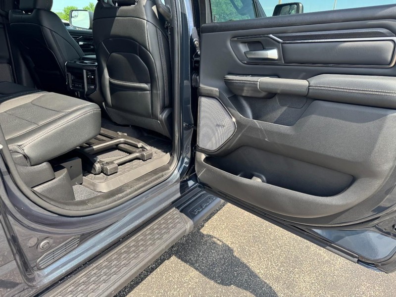 Ram 1500 Vehicle Full-screen Gallery Image 13