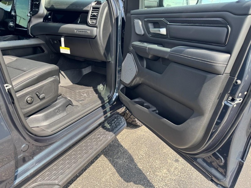 Ram 1500 Vehicle Full-screen Gallery Image 19
