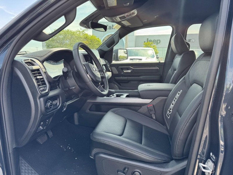 Ram 1500 Vehicle Full-screen Gallery Image 21
