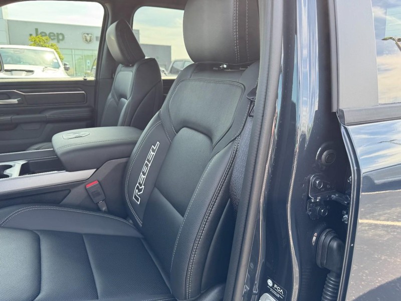 Ram 1500 Vehicle Full-screen Gallery Image 22