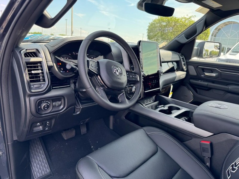 Ram 1500 Vehicle Full-screen Gallery Image 23