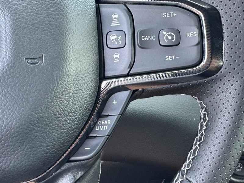 Ram 1500 Vehicle Full-screen Gallery Image 25