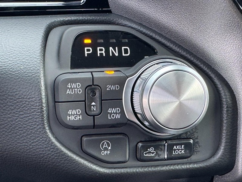 Ram 1500 Vehicle Full-screen Gallery Image 32