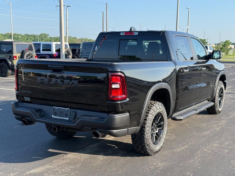 Ram 1500 Vehicle Full-screen Gallery Image 3