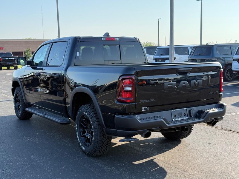 Ram 1500 Vehicle Full-screen Gallery Image 5
