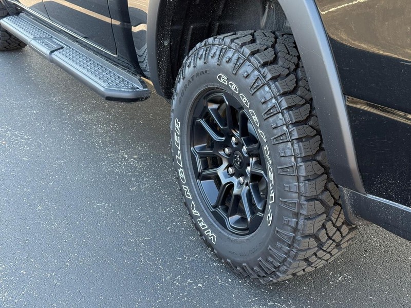 Ram 1500 Vehicle Full-screen Gallery Image 6