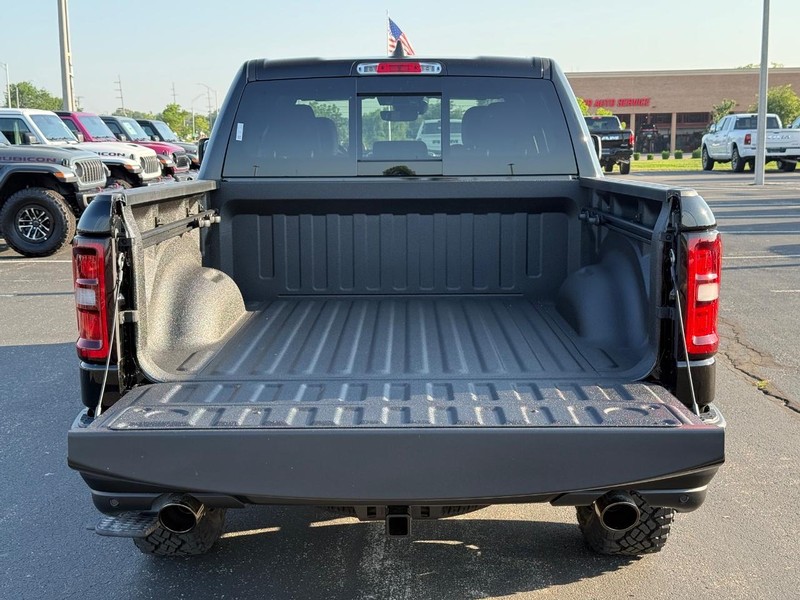 Ram 1500 Vehicle Full-screen Gallery Image 7