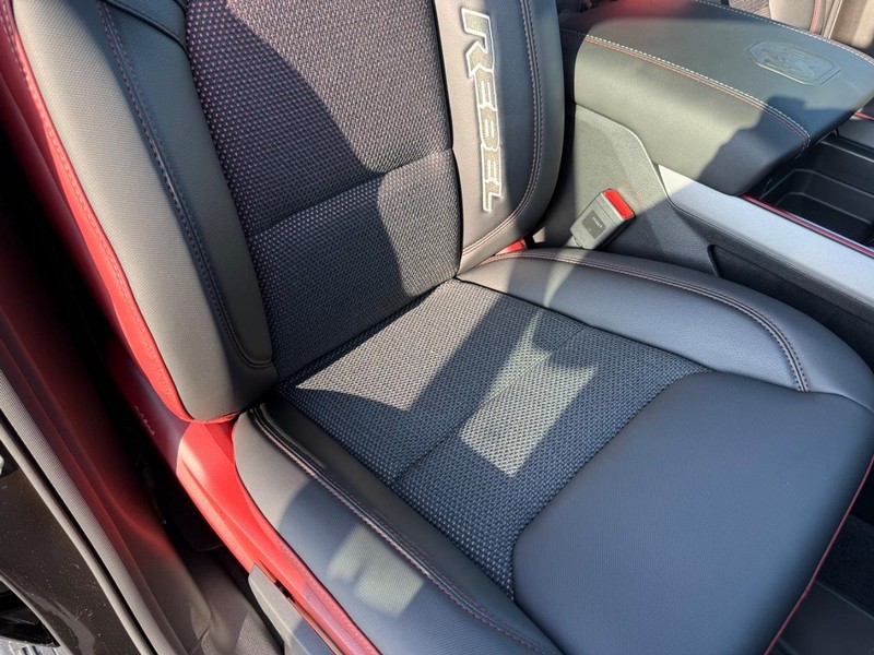 Ram 1500 Vehicle Full-screen Gallery Image 15