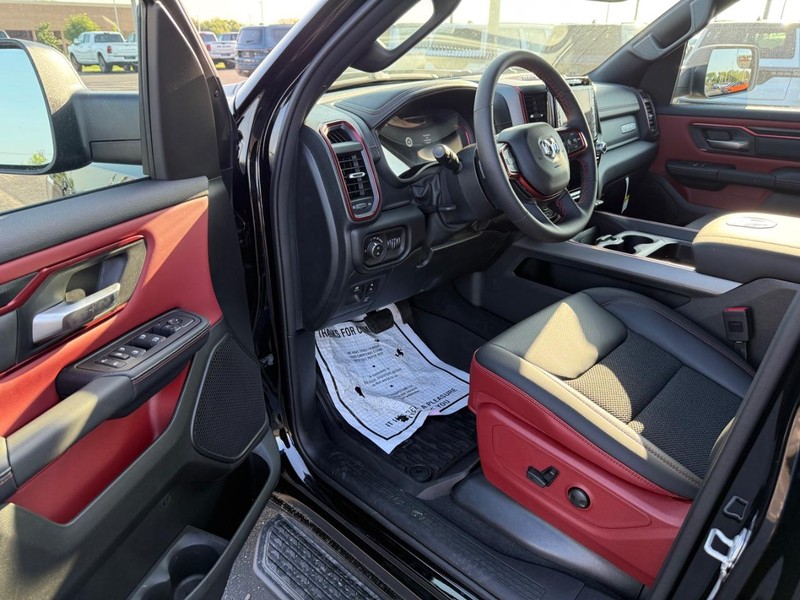 Ram 1500 Vehicle Full-screen Gallery Image 16