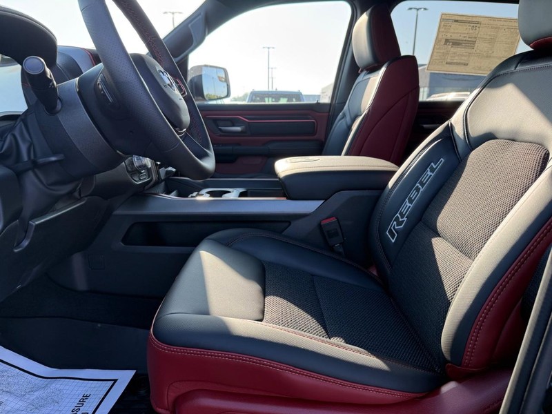 Ram 1500 Vehicle Full-screen Gallery Image 17