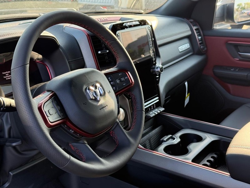Ram 1500 Vehicle Full-screen Gallery Image 18