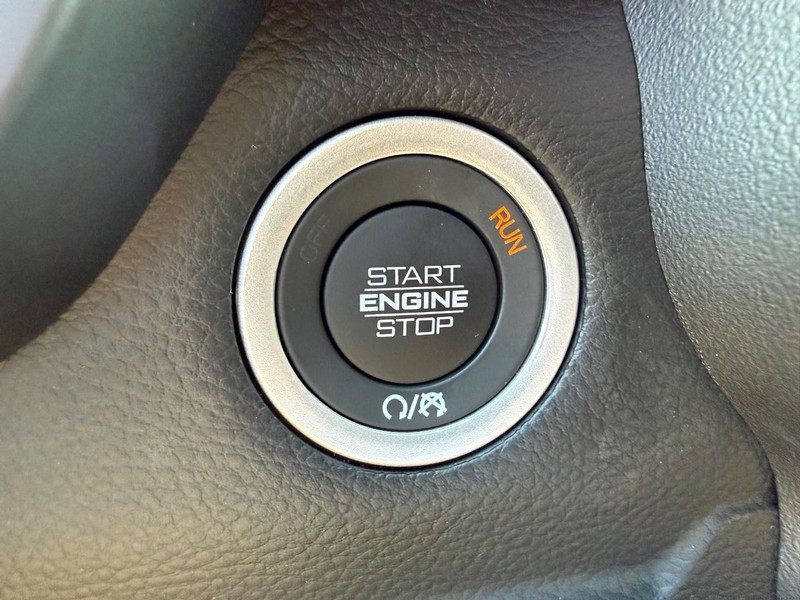 Ram 1500 Vehicle Full-screen Gallery Image 21