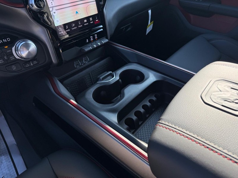 Ram 1500 Vehicle Full-screen Gallery Image 25