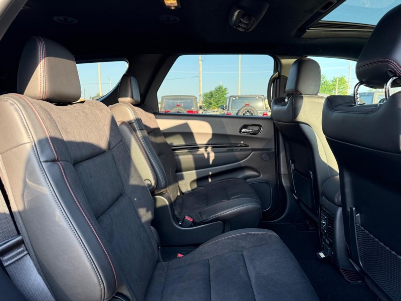 Dodge Durango Vehicle Full-screen Gallery Image 11