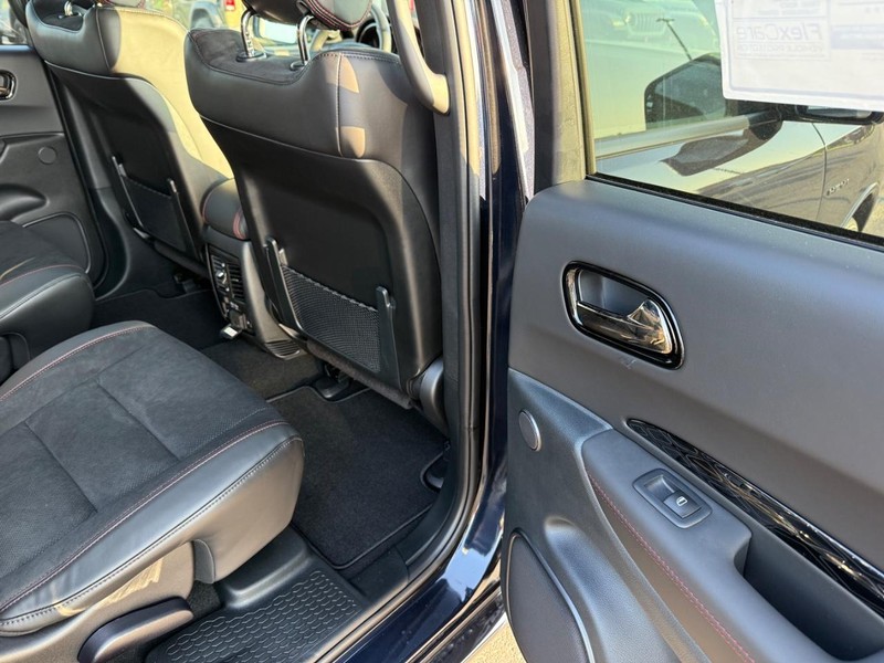Dodge Durango Vehicle Full-screen Gallery Image 12
