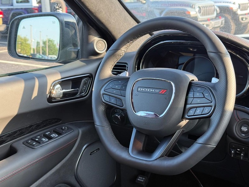 Dodge Durango Vehicle Full-screen Gallery Image 16