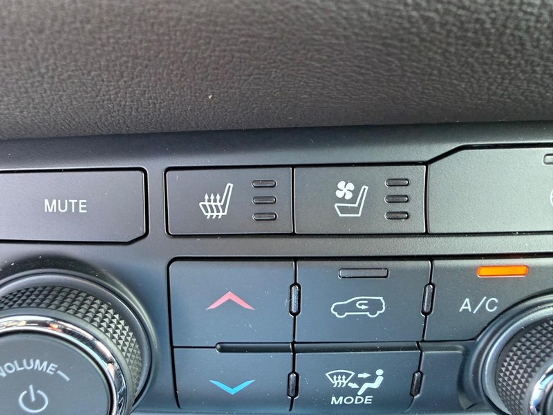Dodge Durango Vehicle Full-screen Gallery Image 25