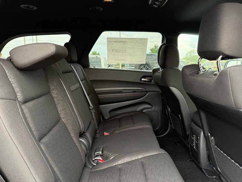 Dodge Durango Vehicle Full-screen Gallery Image 12