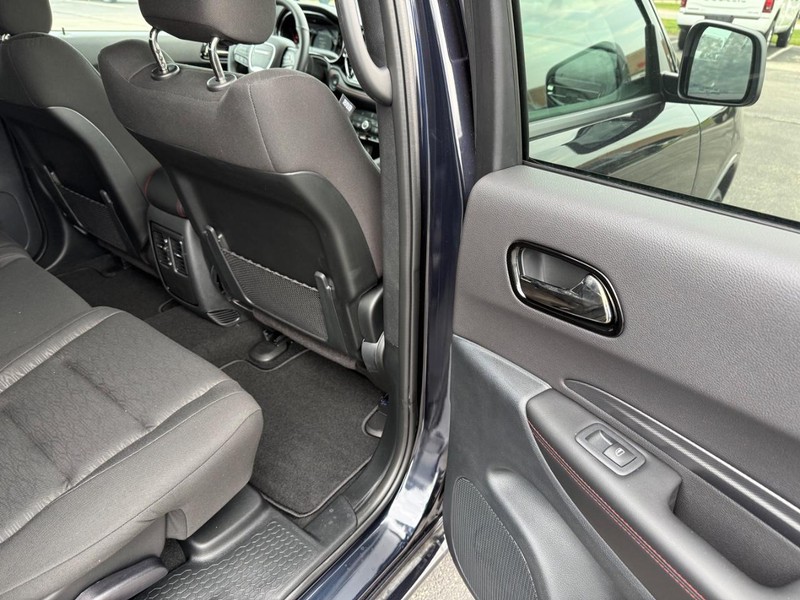 Dodge Durango Vehicle Full-screen Gallery Image 13