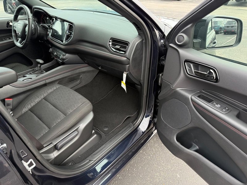 Dodge Durango Vehicle Full-screen Gallery Image 17