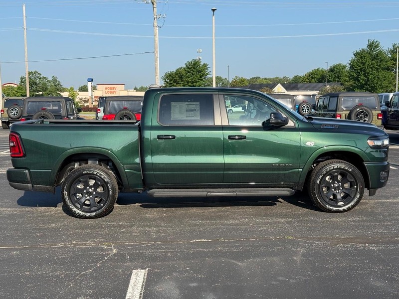 Ram 1500 Vehicle Full-screen Gallery Image 2