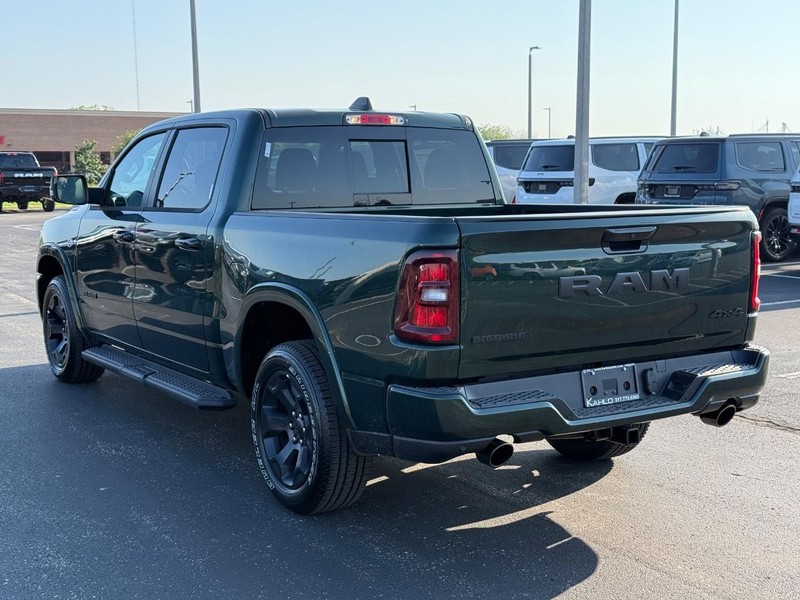 Ram 1500 Vehicle Full-screen Gallery Image 5