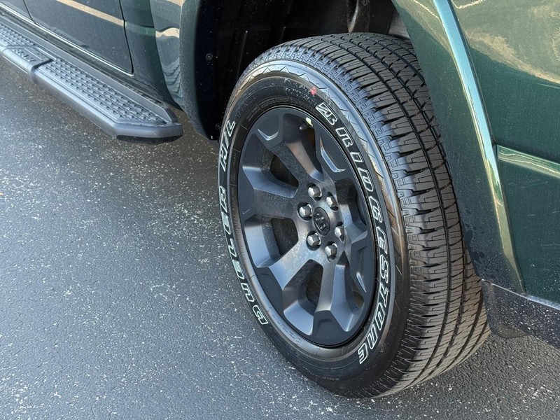 Ram 1500 Vehicle Full-screen Gallery Image 6