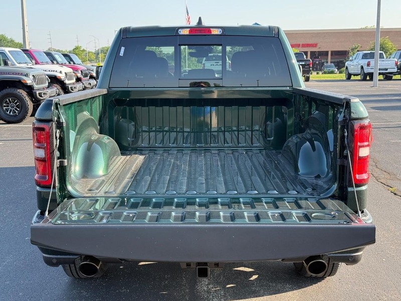 Ram 1500 Vehicle Full-screen Gallery Image 7