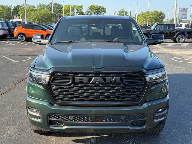Ram 1500 Vehicle Full-screen Gallery Image 9