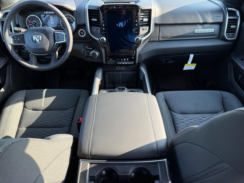 Ram 1500 Vehicle Full-screen Gallery Image 12