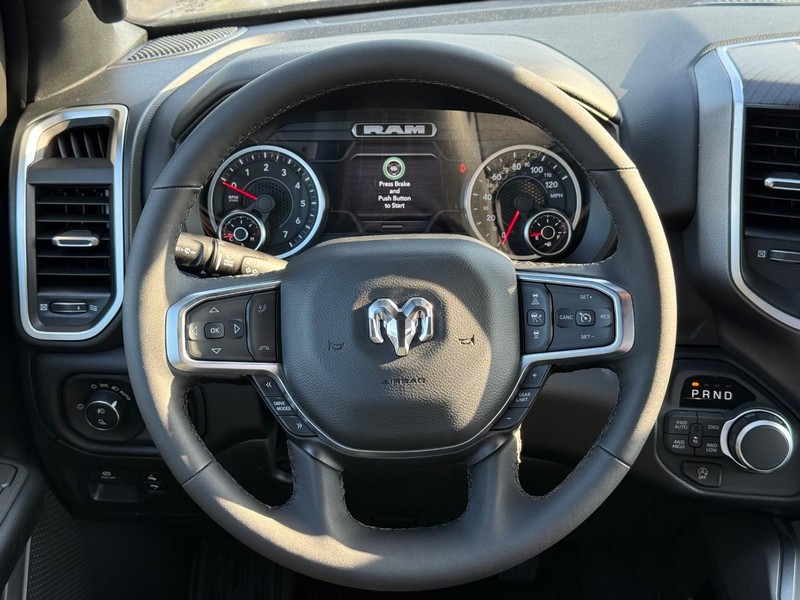 Ram 1500 Vehicle Full-screen Gallery Image 13
