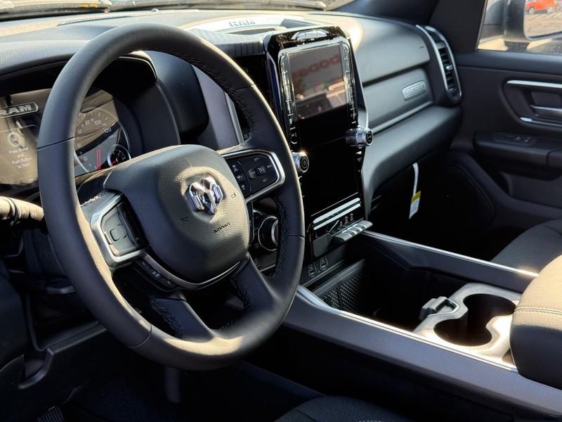 Ram 1500 Vehicle Full-screen Gallery Image 18