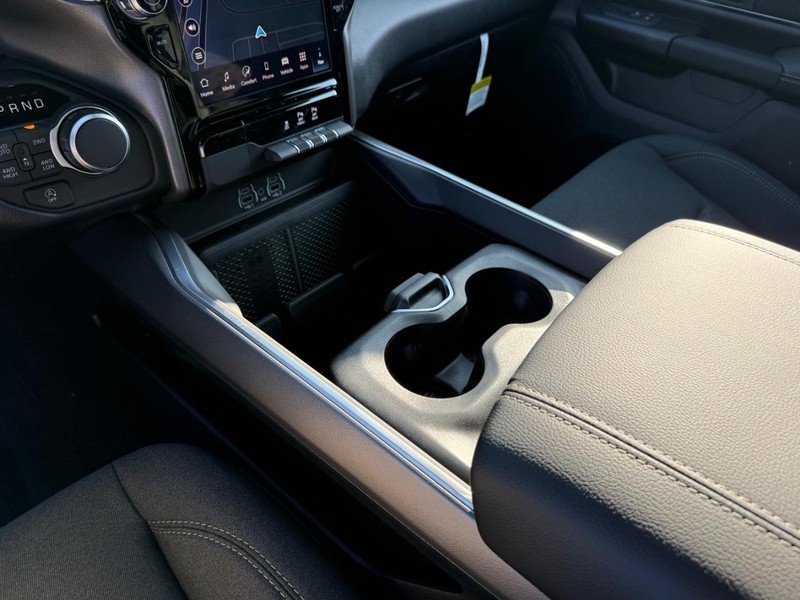 Ram 1500 Vehicle Full-screen Gallery Image 25