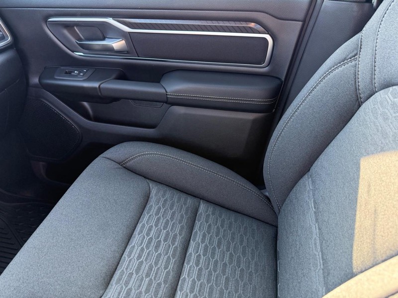 Ram 1500 Vehicle Full-screen Gallery Image 26
