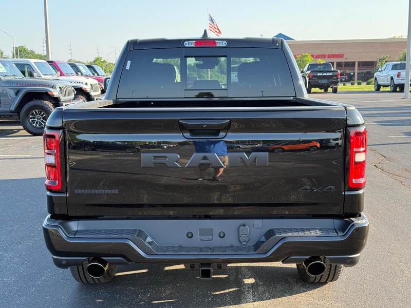 Ram 1500 Vehicle Full-screen Gallery Image 4