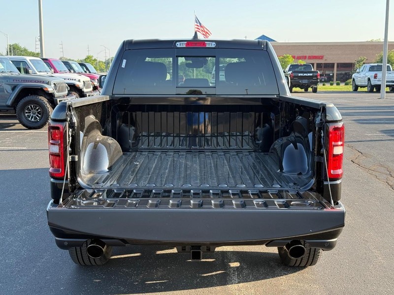 Ram 1500 Vehicle Full-screen Gallery Image 7
