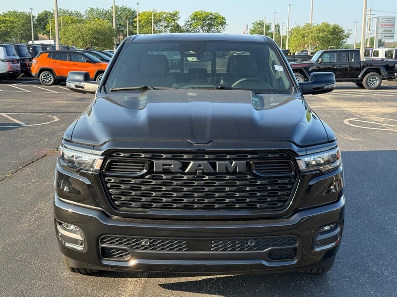 Ram 1500 Vehicle Full-screen Gallery Image 9