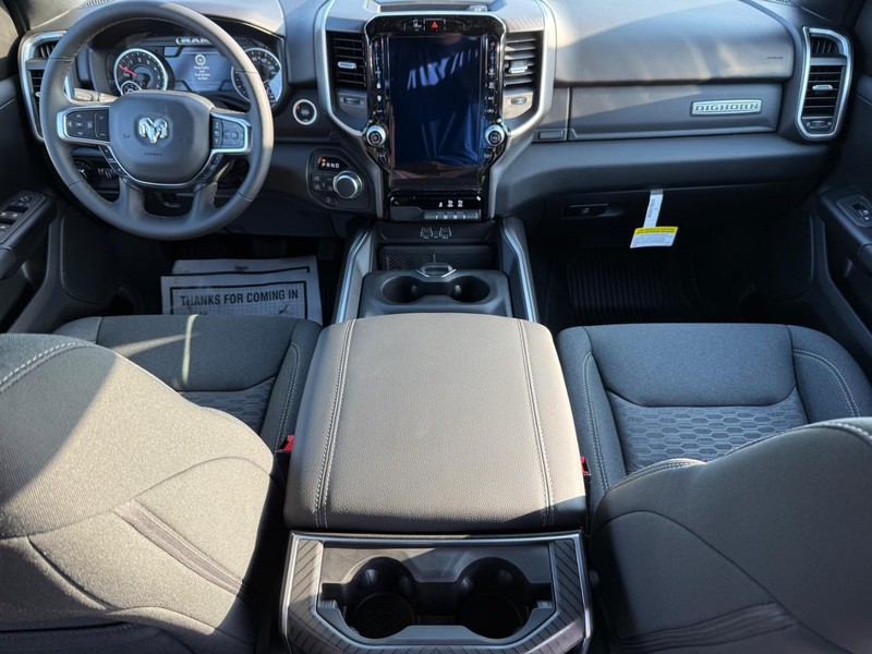 Ram 1500 Vehicle Full-screen Gallery Image 12