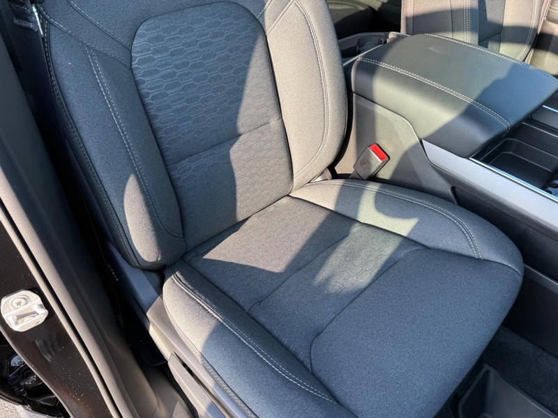 Ram 1500 Vehicle Full-screen Gallery Image 15