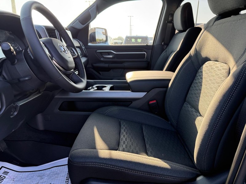 Ram 1500 Vehicle Full-screen Gallery Image 17