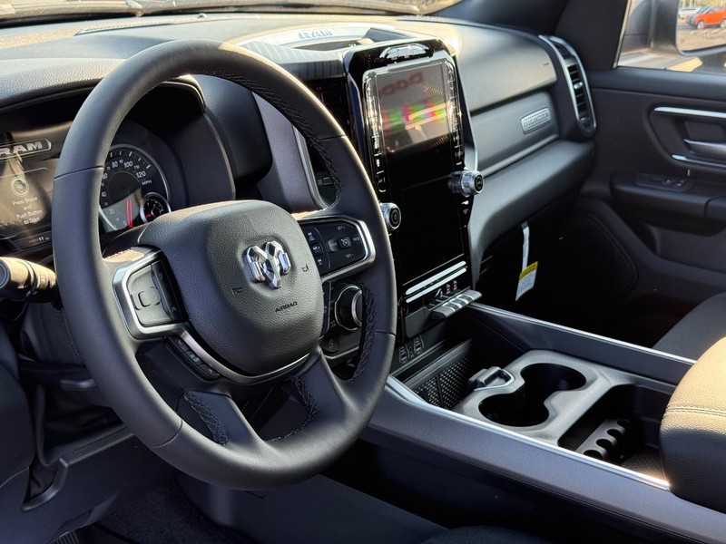 Ram 1500 Vehicle Full-screen Gallery Image 18