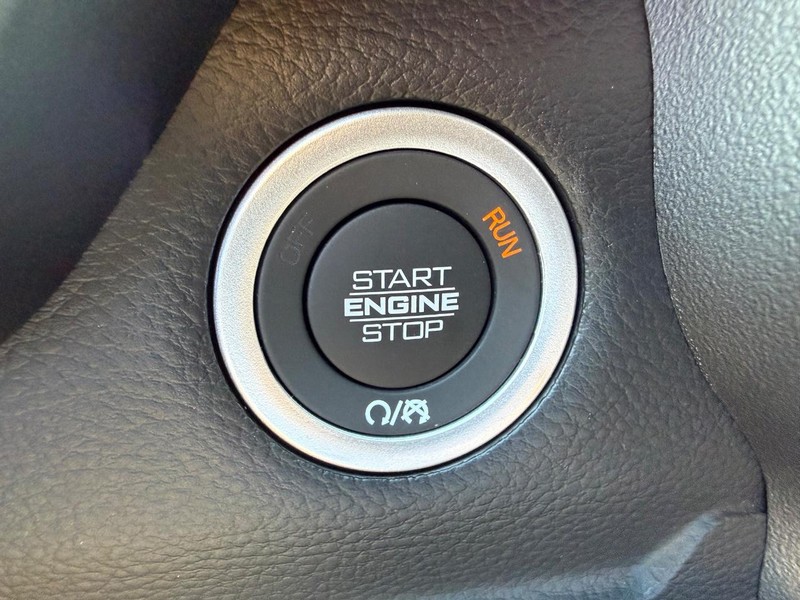 Ram 1500 Vehicle Full-screen Gallery Image 21