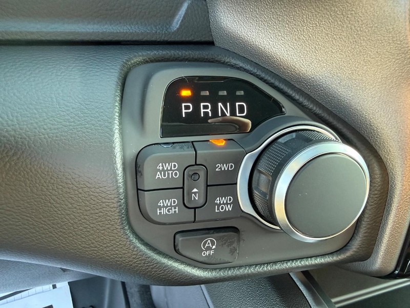 Ram 1500 Vehicle Full-screen Gallery Image 22