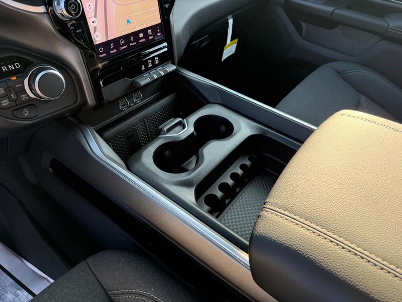 Ram 1500 Vehicle Full-screen Gallery Image 25