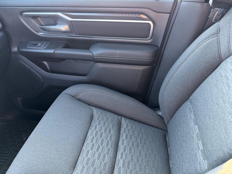 Ram 1500 Vehicle Full-screen Gallery Image 26