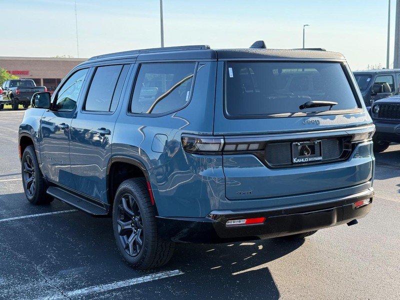 Jeep Grand Wagoneer Vehicle Full-screen Gallery Image 5