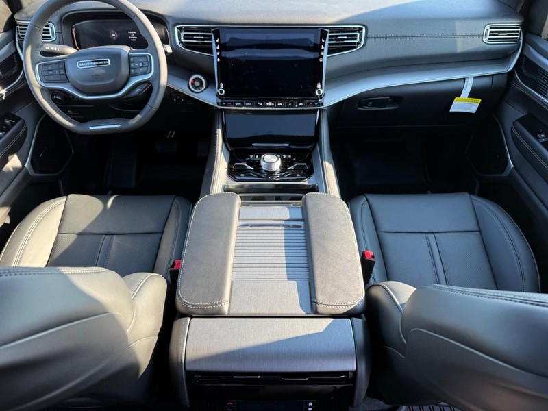 Jeep Grand Wagoneer Vehicle Full-screen Gallery Image 15